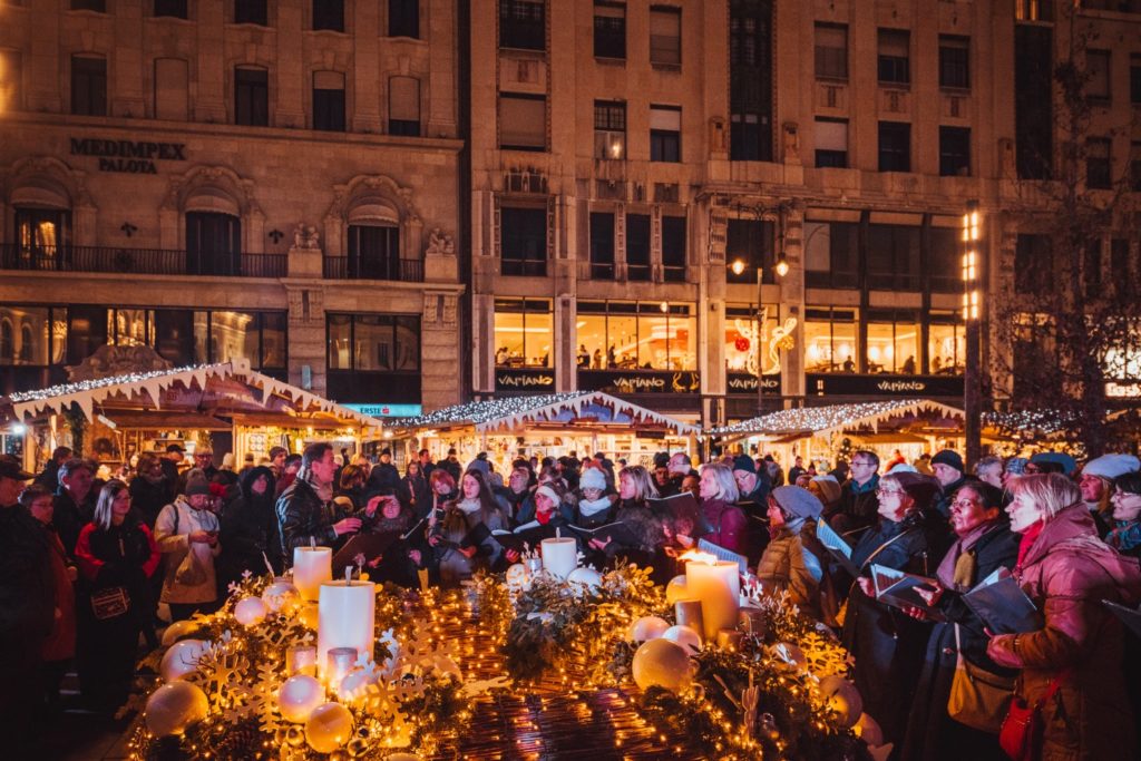 Budapest, Vörösmarty Square, Christmas fairs, market, pavilons