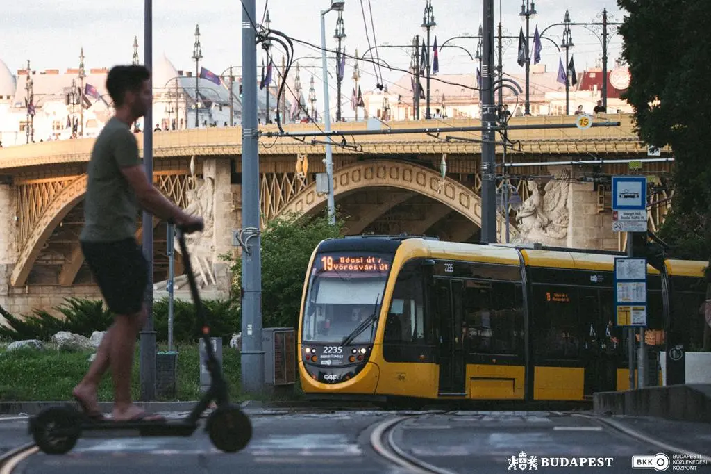 Budapest public transport BKK ticket validation easter timetable changes