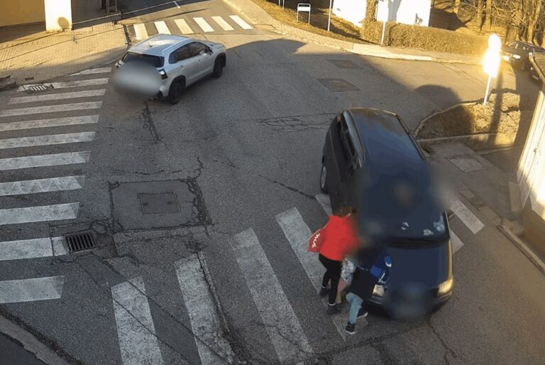 Car hit mother and her two children on a pedestrian crossing