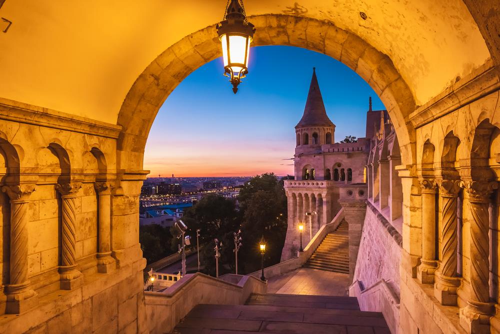 Budapest at night Hungary news (3)